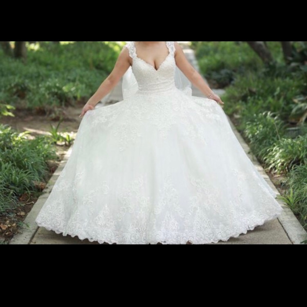 2019 Allure Designer Wedding Dress size 10-12